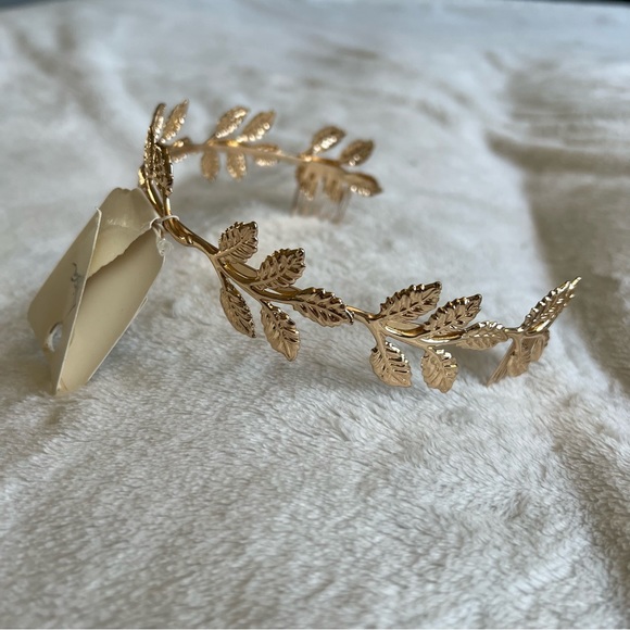 Lovisa Gold Leaf Head Piece - Picture 2 of 12